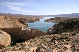 Image du Maroc Professionnelle de  Le barrage Laghrasse "dit barrage Hassan II", il se situe à 50 km au sud est de Taourirte au nord du Maroc, Samedi 10 Février 2006, ce barrage fournit en eau potable  le barrage Mohammed V qui sert de lien pour Machraa Hammadi,  ce dernier permet l'approvisionnement des centre de Taourirte et El Aïoun Sidi Mellouk. (Photo / Abdeljalil Bounhar) 